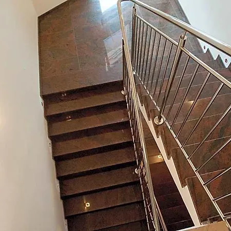 E7