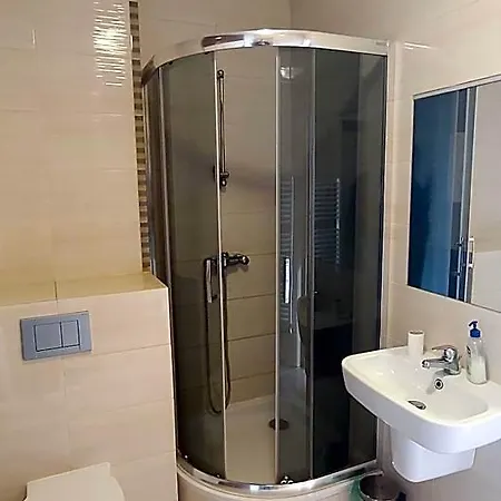 E7